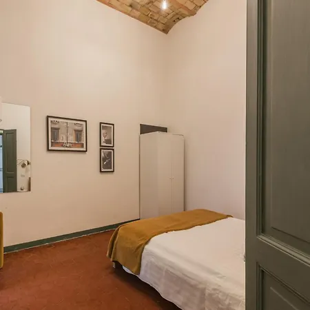 アパート The Rent - Two-bedroom In Santa Maria Maggiore ローマ